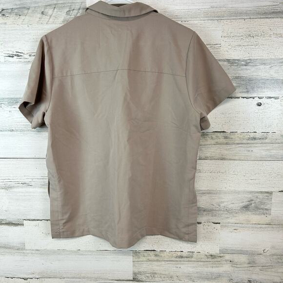 FIGS Scrub Top Collar PO #2768 Beige Top Women’s Size Medium - Picture 2 of 8